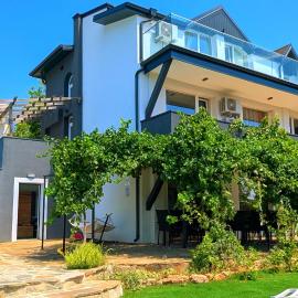 Arode Villa Dionysus