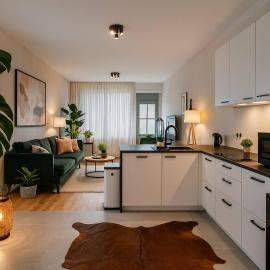 1 Bedroom Ground Floor Apt - Private Garden - Tram & Bus in Front