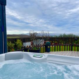 Switha - Luxury home in Stromness, Orkney with outstanding views and hot tub, hotel Orkneyben