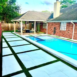 Entire Home Minutes From NASA, with Pool