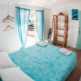 Native Surfhouse, hotel in Praia da Areia Branca