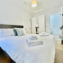 Bright & stylish short term rentals, hotel in Thomastown