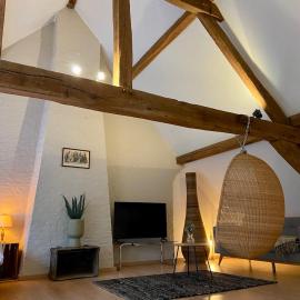 Romantic Loft, historic farmhouse, Sauna, Nature walks, Hotel in Schilde