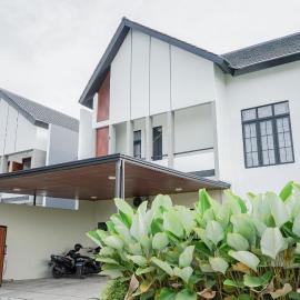 Villa Asana Kolam Renang Private, Hotel in Godean