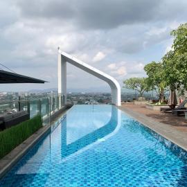 Keenara Room - Uttara The Icon Apartment, hotel i Yogyakarta