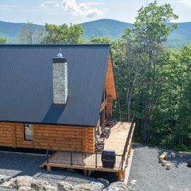 Majestic log cabin - Spa - Le Taureau, hotel in Saint-Philémon