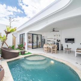New 2BR Villa Private Pool in Uluwatu CR2, hotelli kohteessa Balian