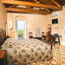 Ripa di sassi, hotel v destinaci Manfredonia