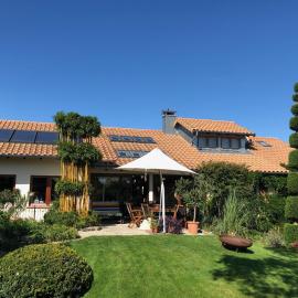Viesnīca Landhaus mit parkähnlichem Garten am Feldrand pilsētā Grünkraut