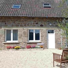 Magnolia - Cozy 3 star Cottage with heated pool and hot tub, hotel a Mantilly