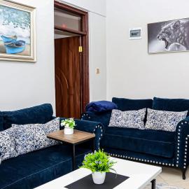 F102 Executive Cozy 1-BR , Secure Parking ,Fast WI-FI , Work desk- Aries Luxe Suites