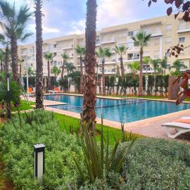 Superbe appartement à bouznika avec vue sur piscine et jardin privatif