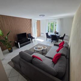Grand appartement Proche Paris CDG Disney, hotel in Villepinte