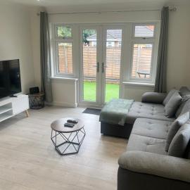 Rose Mews, Newly Refurbed Modern Interior with Garden