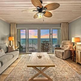 Deja View Beachfront Sunrise Beach Svc Included, hotel i Destin