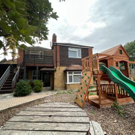 The 3 Squirrels Inn 8 bedrooms 10 beds