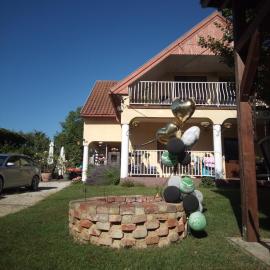 Barackvirág, hotel in Balatongyörök