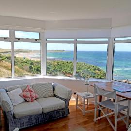 Bright comfy home, sea views and big skies