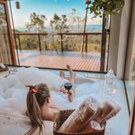 Cabana Romântica na Serra com Hidro, Lareira, Lagos e Trilhas, hotel i Bom Retiro