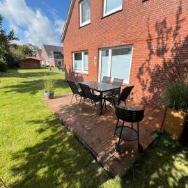 Vier Nordlichter Erdgeschosswohnung mit Terrasse und Garten โรงแรมในเบนซาซิเออ