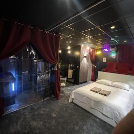 Cocon Jacuzzi et cinéma 4K B, hotel di Bordeaux