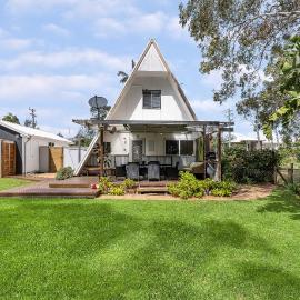 Adalene-56 Phillip Drive South West Rocks, hotel in South West Rocks