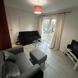 3 Beds, 2 Baths, Northampton, Free Parking, 50mins Train to London Euston