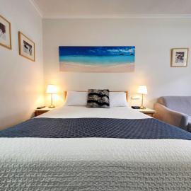 Hi 5 Glenelg Studio Apartment, hotel u gradu Glenelg