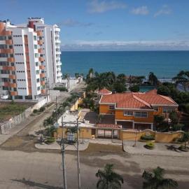 Departamento excelente vista y ubicación en Tonsupa，朵索巴的飯店