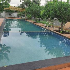 Sivarama garden resort 8 AC living hall with 8 AC BHK stay &2 swimming pools& Box Cricket, settil and all near beach road, vishakhapatnam, hotel in Bhīmunipatnam