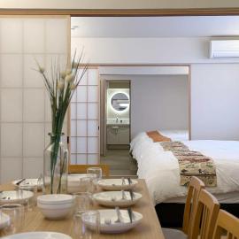 b hotel Miyajima Omotesando - Sacred Island Stay 22، فندق في ميياجيما