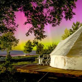 Private Sunset Off-grid tent with outdoor wc and cold shower، فندق في Virtsu