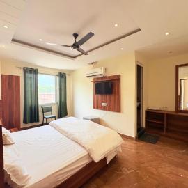 Hotel Hitam Rishikesh 2Min Walk to Parmarth Niketan Aashram ,Vanprastha Aashram