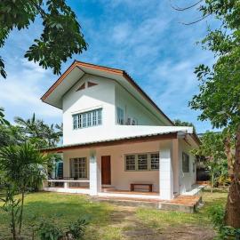 Naiharn Beach Holiday Villa, Rawai Phuket
