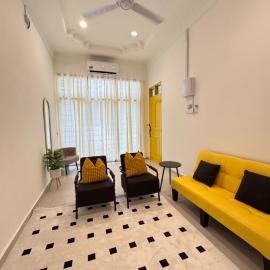 Roomah Kuning, Hotel in Batu Lima