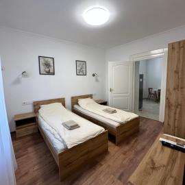 Noémi Apartman Újfehértó، فندق في Újfehértó