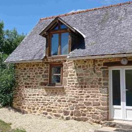 Bleu - 3 star small gite with hot tub and heated pool, hotel a Mantilly