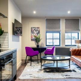 Modern 1BR Apartment Town Centre, Stylish Interior
