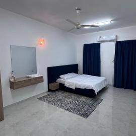 Blue Gold Rooms and Apartments โรงแรมในFirq