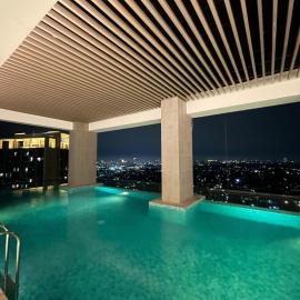 TranquiLoft LuxLiving, hotel di Cilenggang