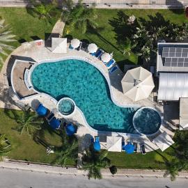 Modern Penthouse Overlooking Pool, hotel v destinácii Pyla