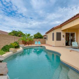 4 Mi to Riparian Preserve: Mesa Abode w/ Hot Tub