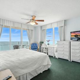 *New Listing* Ocean Front Oasis 2BR with Private Double Balcony at The Wyndahm Ocean Walk Resort, hotel in Daytona Beach