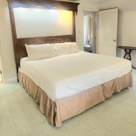 Private Fenced Yard• King Bed • Grill• Fireplace, hotel u gradu 'Youngstown'