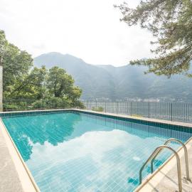Lakefront apartment with a view, parking and swimming pool, hotel in Nesso