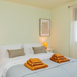 Fresh, stylish apartment, hotel a Sherborne Saint John