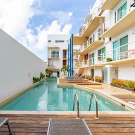 Duplex w Rooftop Plunge Pool – Walk to Beach