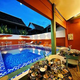 Little Friendly Guest House with pool, hotel a Luang Prabang