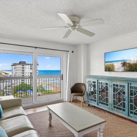 Oceanfront spectacular views with direct beach and pool access!, hotel in Ormond Beach