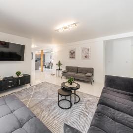 P3 Premium-Lounge, 5 Zimmer, 140 qm, Parkplatz, hotel in Halle an der Saale